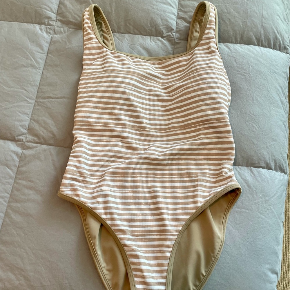 Lainsnow NWT Salty Daze XL one piece